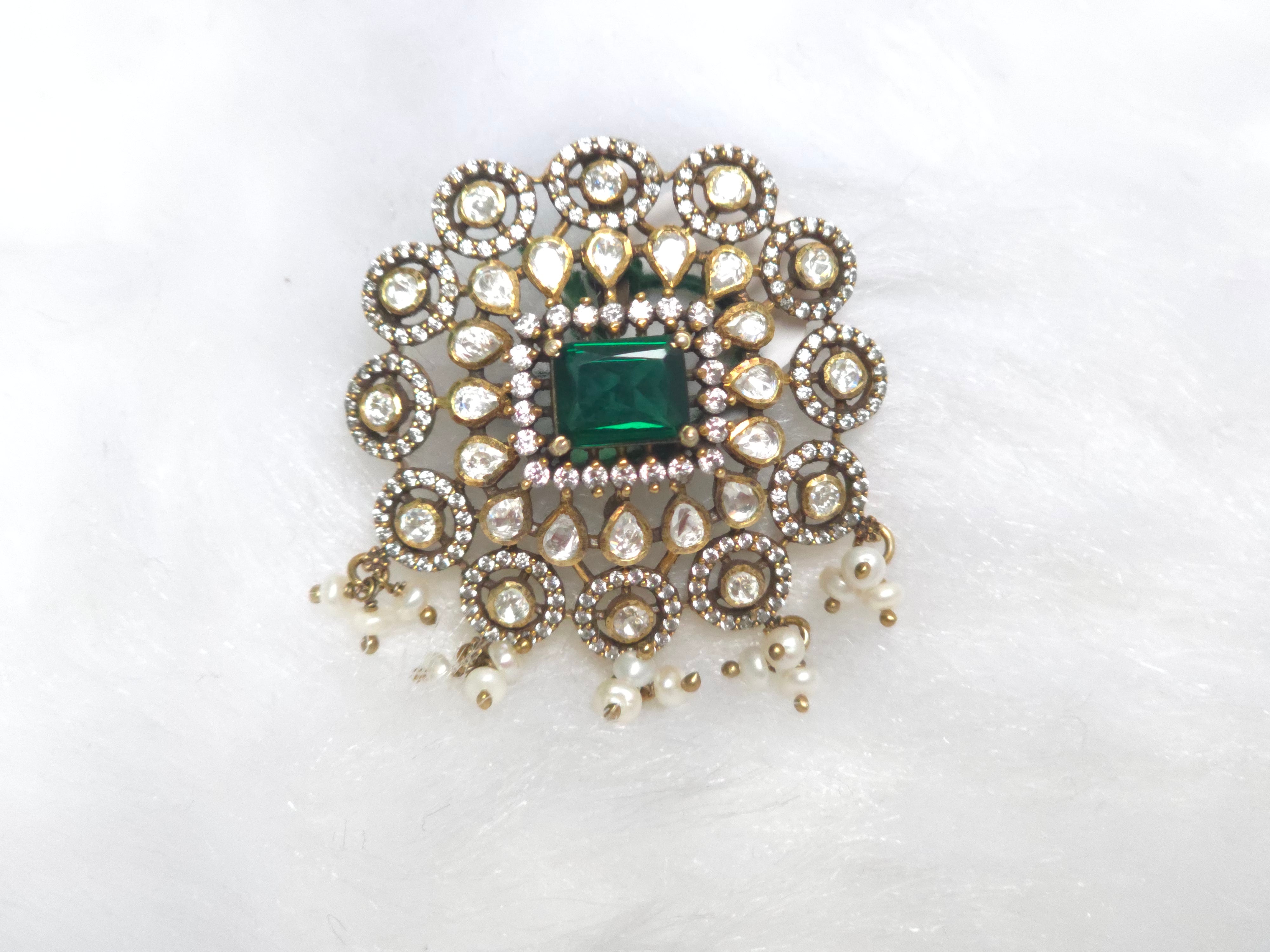 Hari Ratna Pendant Set